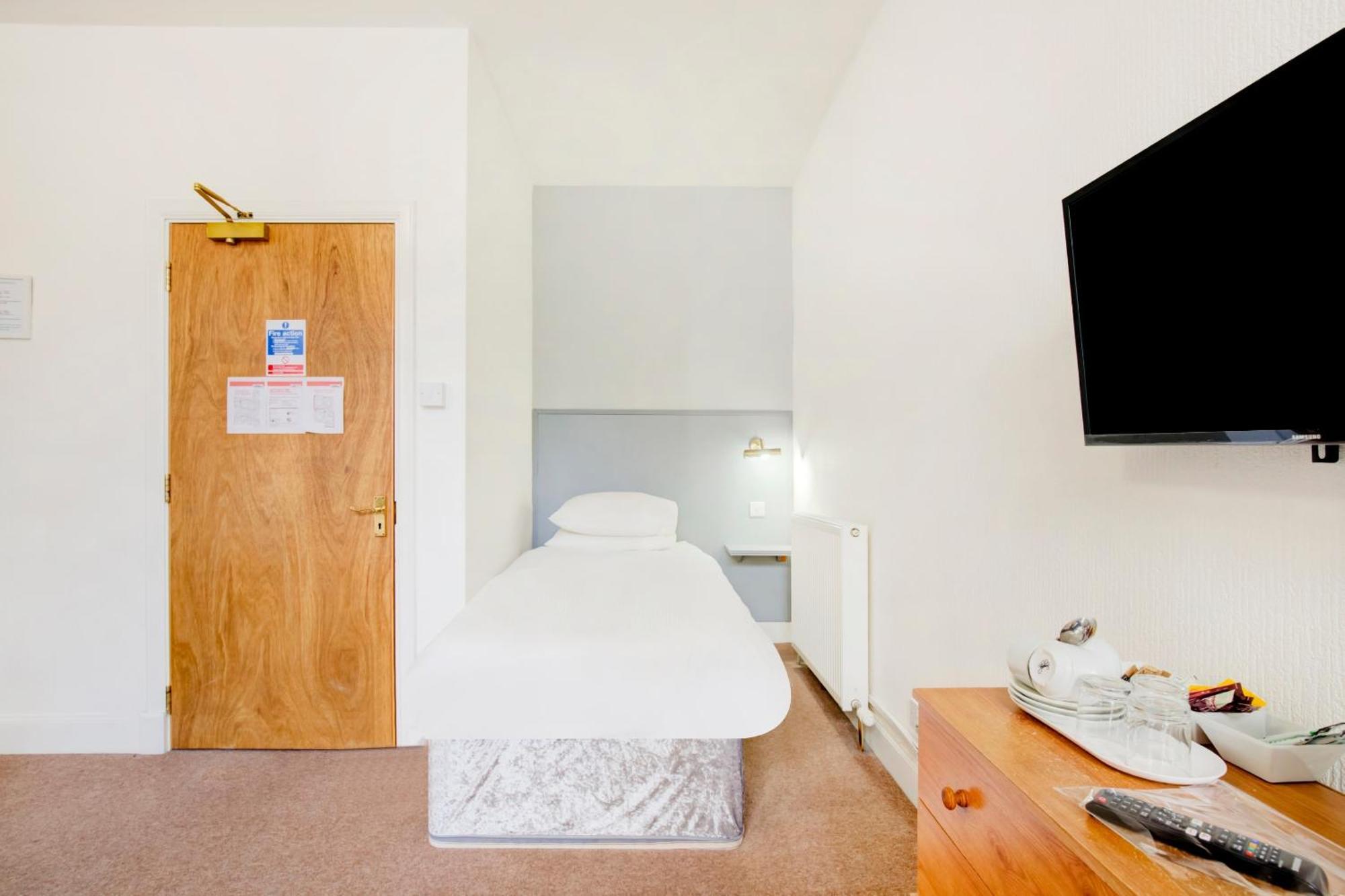 Oyo Eastbank Hotel, Speyside Scotland Rothes Exterior photo