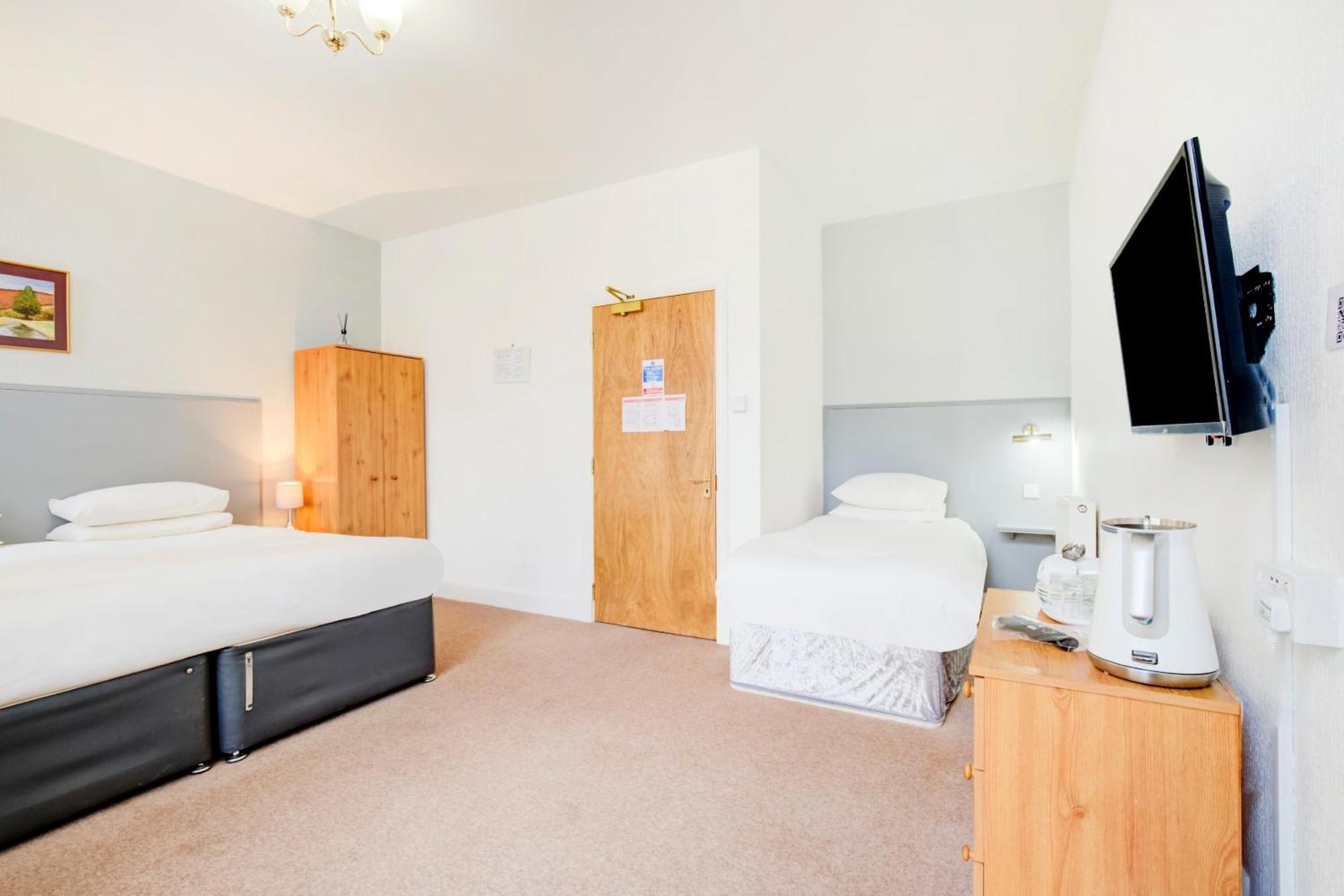 Oyo Eastbank Hotel, Speyside Scotland Rothes Exterior photo