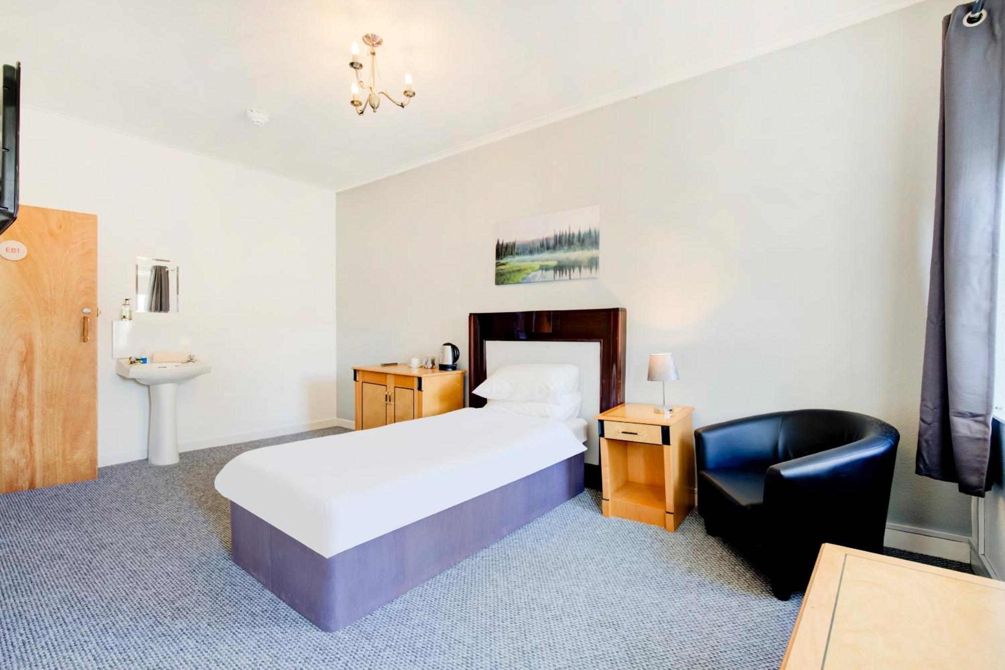 Oyo Eastbank Hotel, Speyside Scotland Rothes Exterior photo
